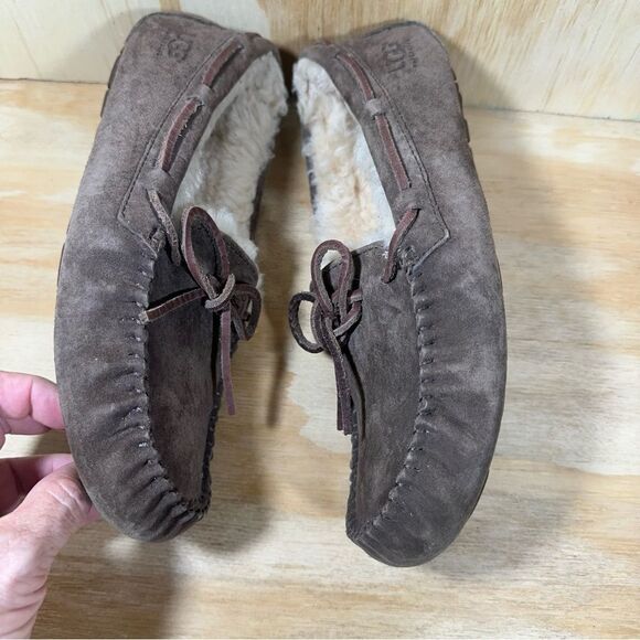 UGG Dakota Chocolate Suede Moccasin Slippers Women’s Size 7 - Picture 3 of 9